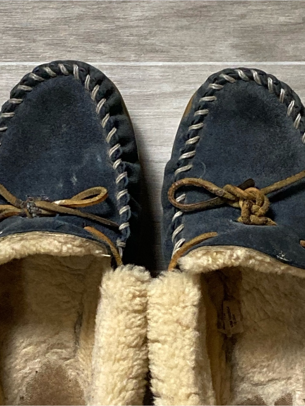L.L.Bean Navy Blue Fur Lined Moccasins - Picture 2 of 4